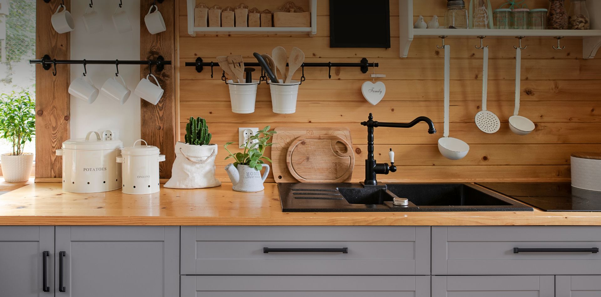 custom cottage kitchen